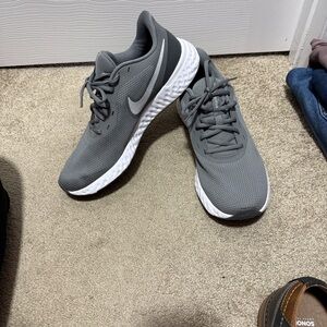 Nike Revolution Men's Gray Running Shoes 11.5